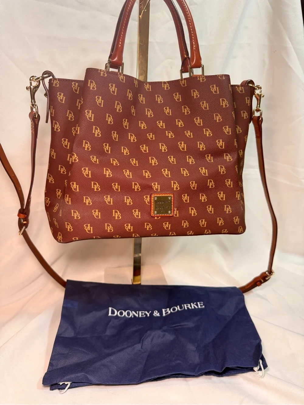 Dooney & Bourke classic dooney